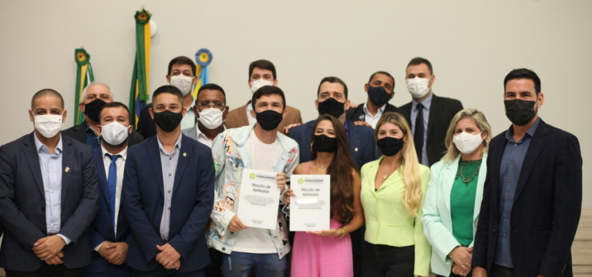 Influenciadores Digitais Thiago Dionísio e Lawany Mirelli recebem moção de aplauso da Câmara de Parnamirim