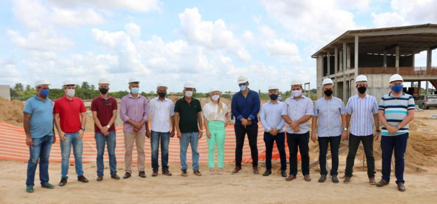 Vereadores e Prefeito de Parnamirim visitam obras em andamento no município