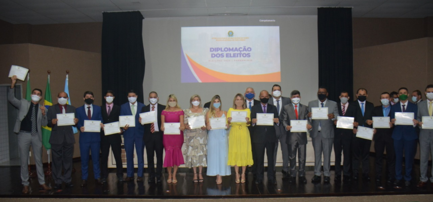 Prefeito e vereadores de Parnamirim são diplomados