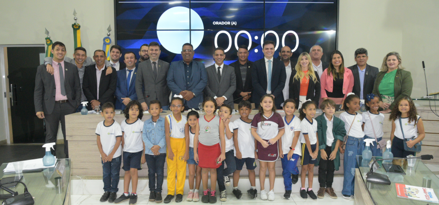 Câmara realiza atividade com crianças em comemoração ao Agosto Verde