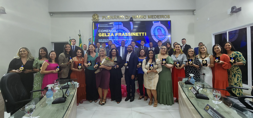 Assistentes sociais são homenageados com Comenda Gelza Frassinetti
