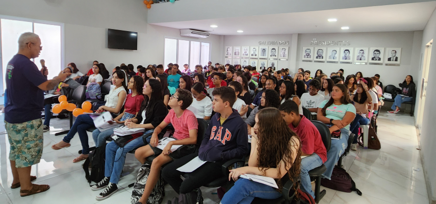Cerca de 400 alunos participam de aulas preparatórias para IFRN e Enem na Câmara de Parnamirim 