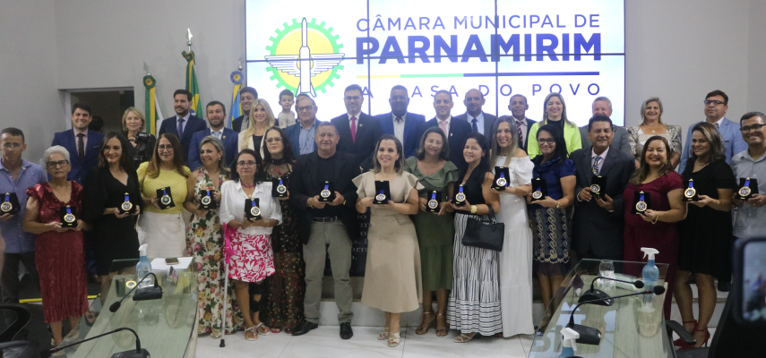 Sessão Solene homenageia 18 professores de Parnamirim