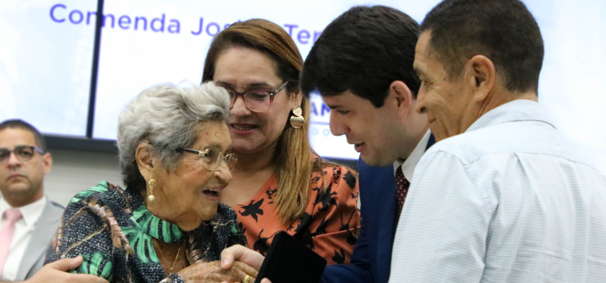 Comenda Josina Tereza de Andrade é entregue em Sessão Solene na Câmara 