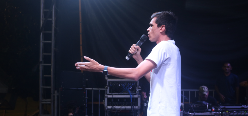 Câmara Cultural: humorista Tiago Dionísio traz irreverência e muitas risadas para Nova Parnamirim