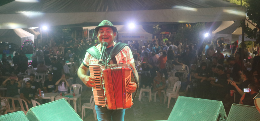 Câmara Cultural: Júnior Sanfoneiro trouxe muito forró e alegria para Nova Parnamirim