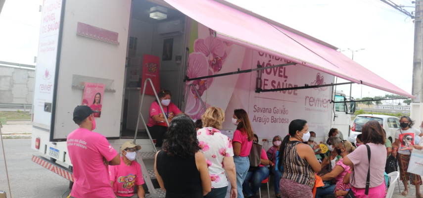 Câmara sedia DIA D do Outubro Rosa, realiza mamografias e presta atendimentos de saúde a mulheres do município