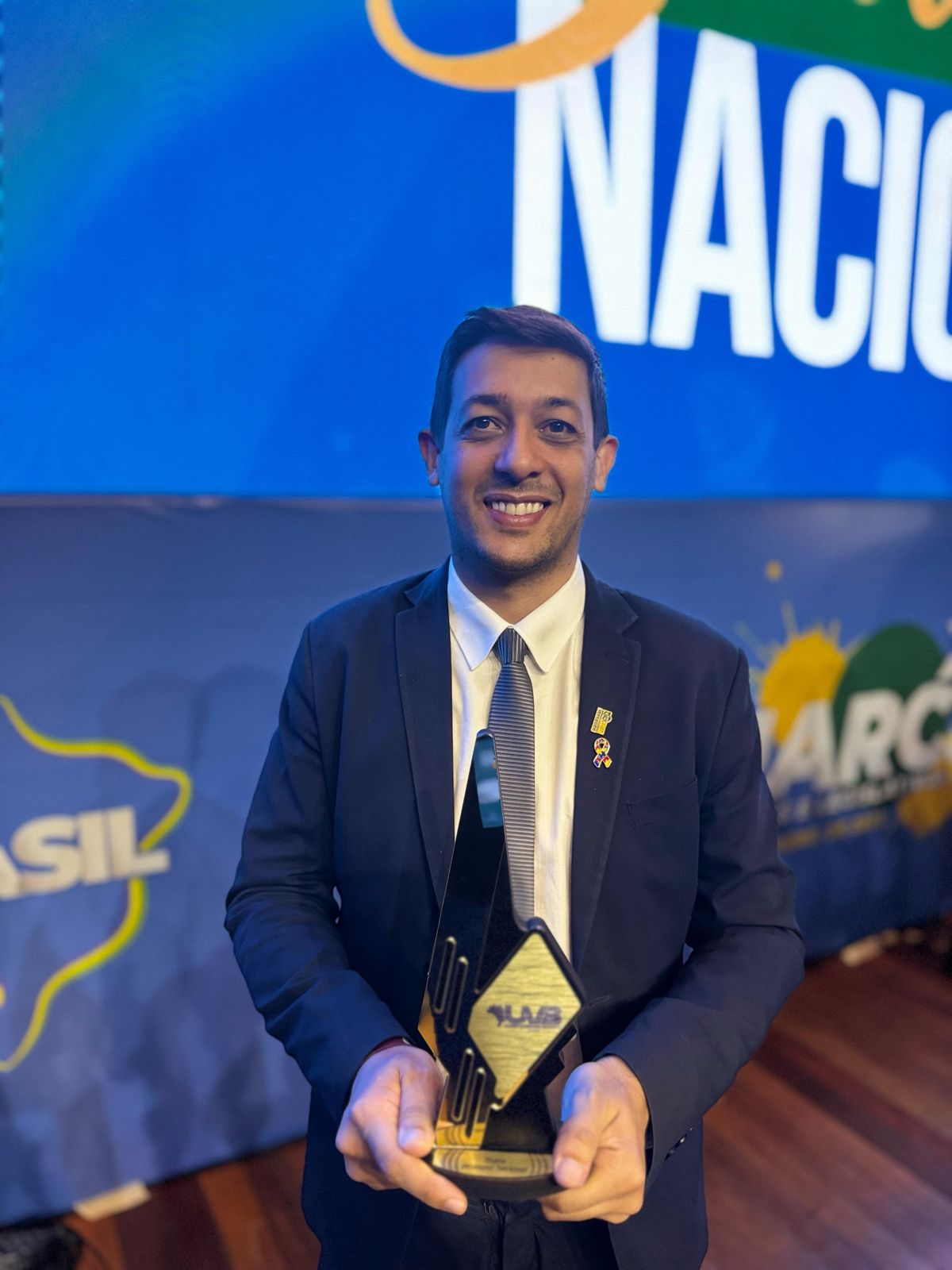 Vereador Thiago Fernandes recebe prêmio nacional por projeto com idosos