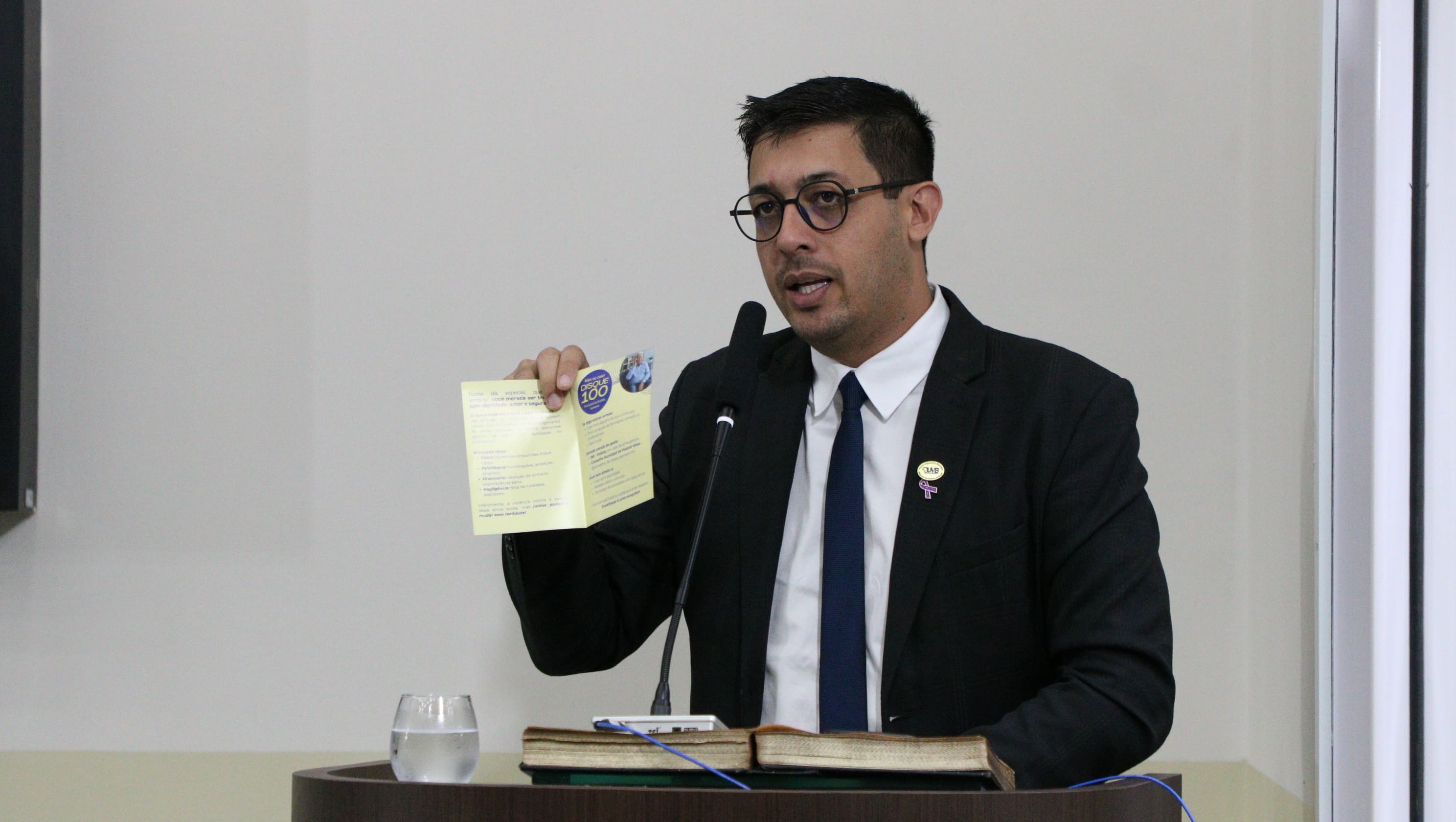 Vereador discursa sobre a violência contra o idoso