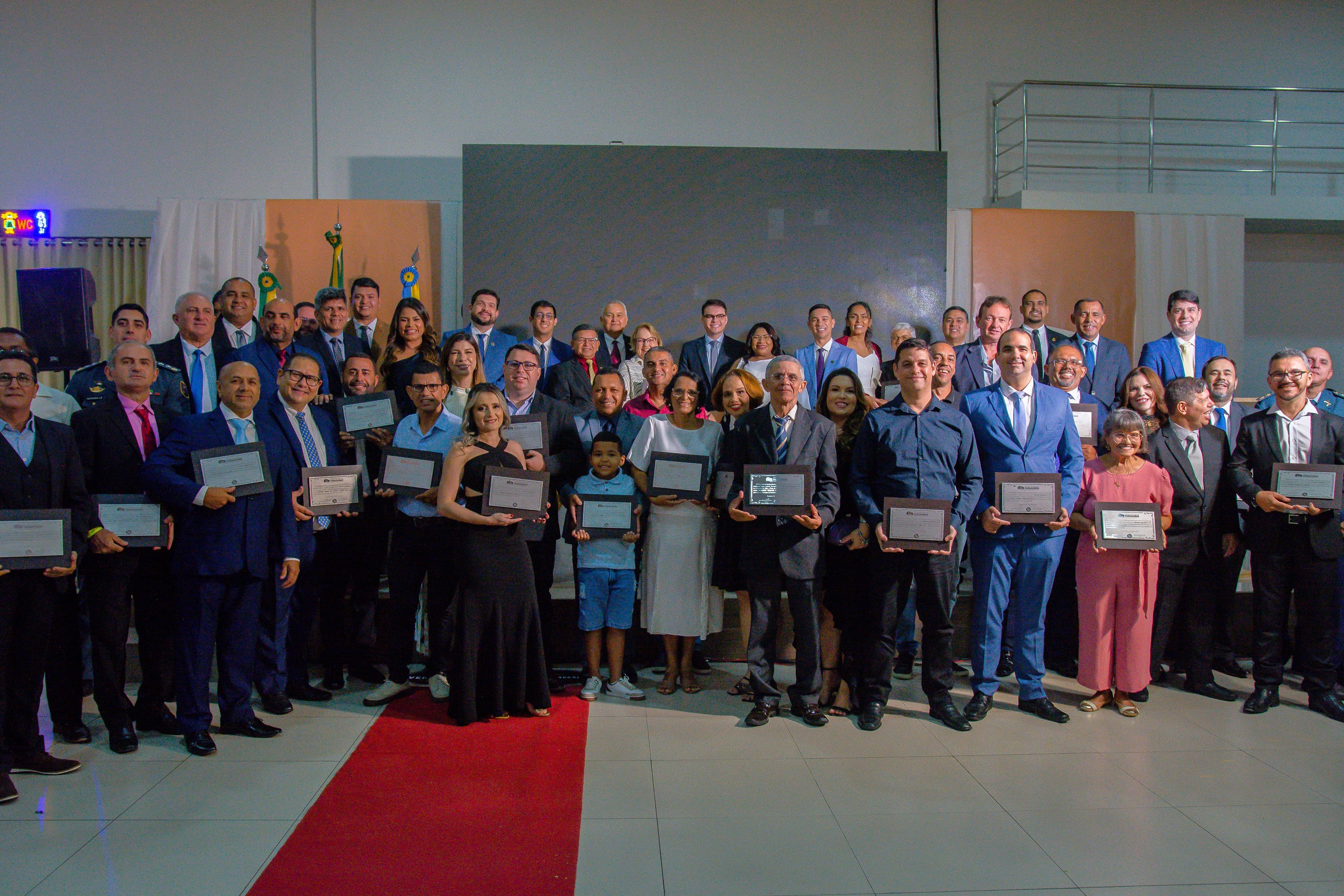 Noite de celebração: Câmara Municipal entrega Título de Cidadão Parnamirinense