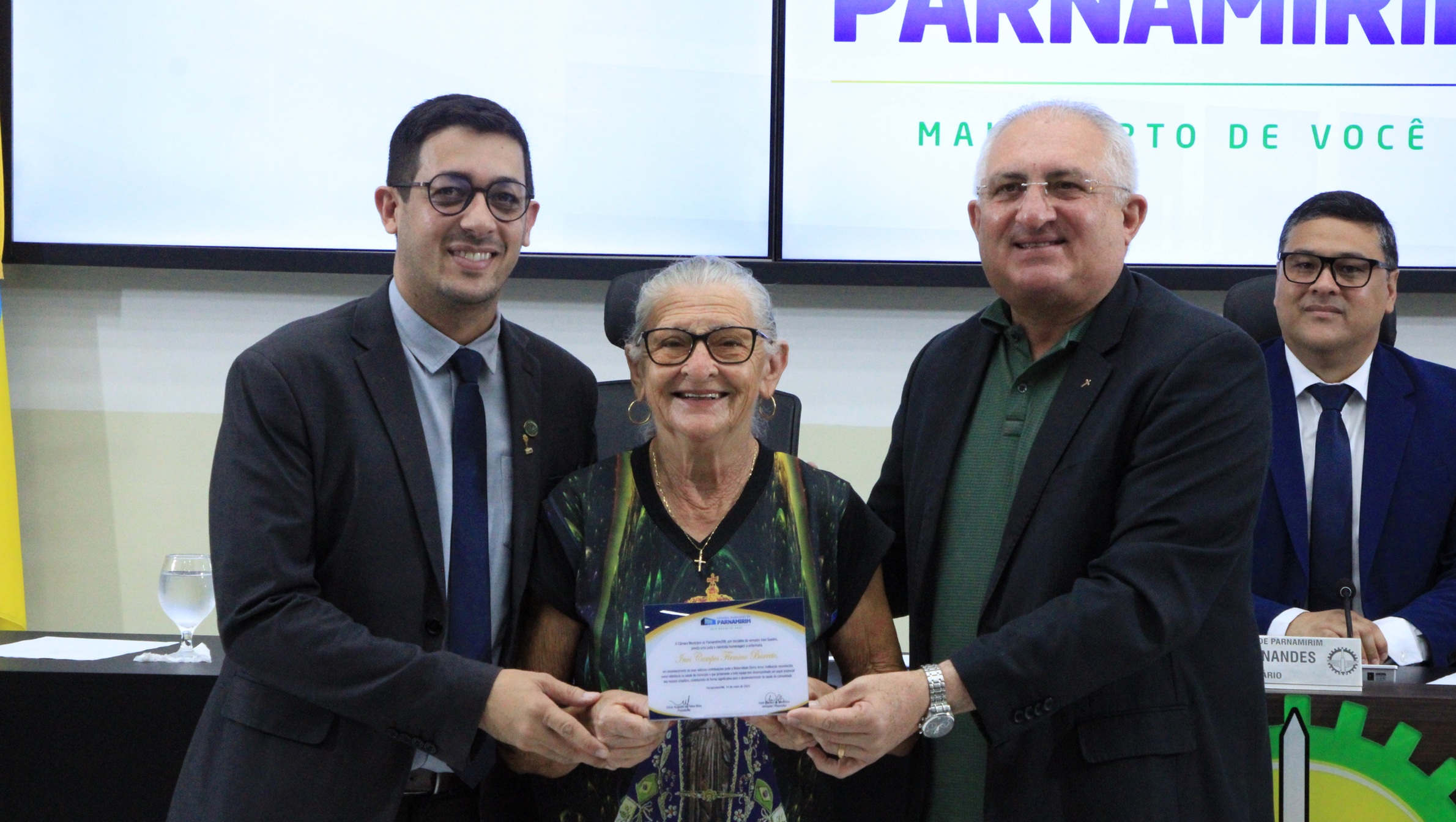 Equipe de Enfermagem da Maternidade Divino Amor recebe moção de aplauso