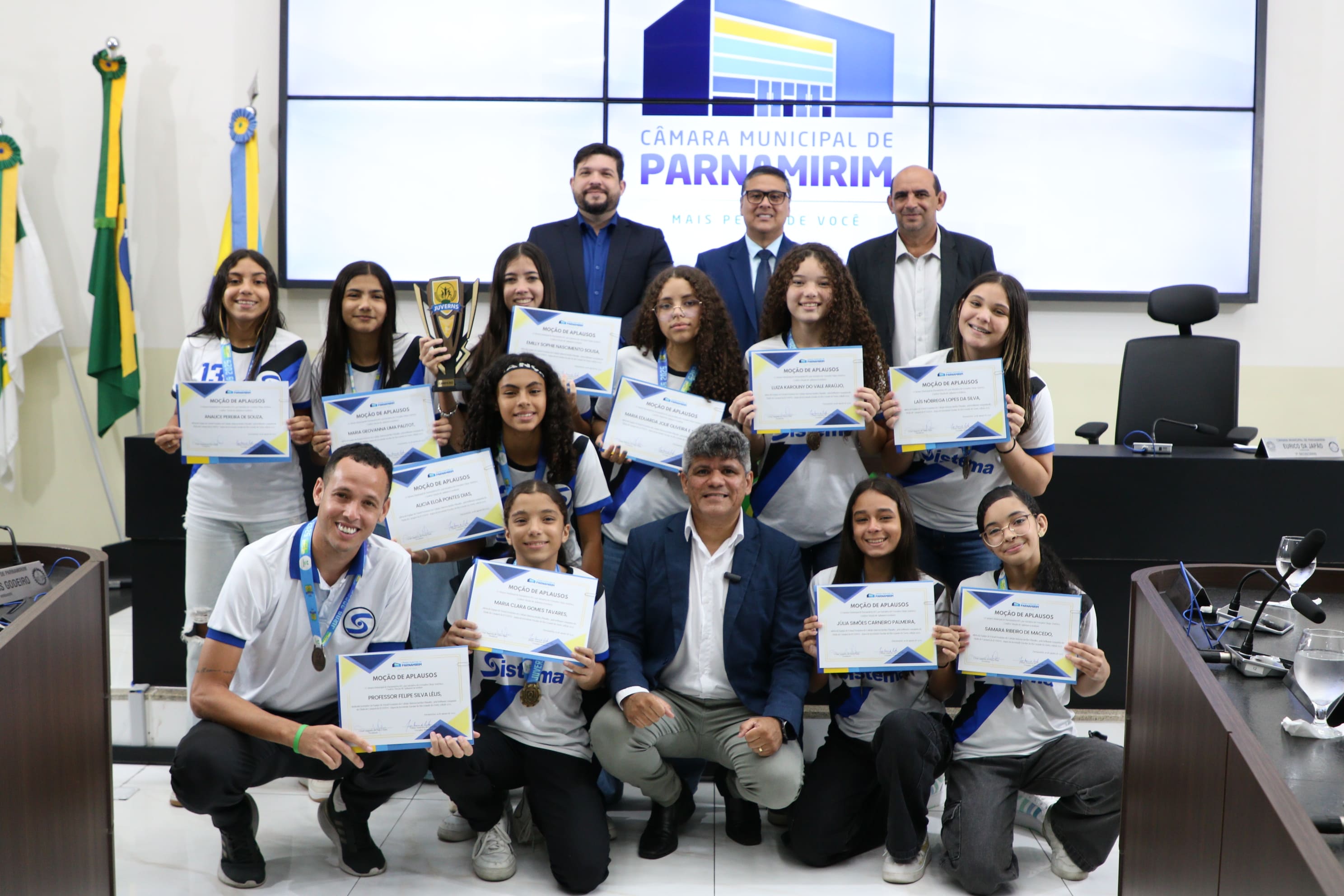 Futsal Feminino do Colégio Sistema Jardim Planalto recebe Moção de Aplausos