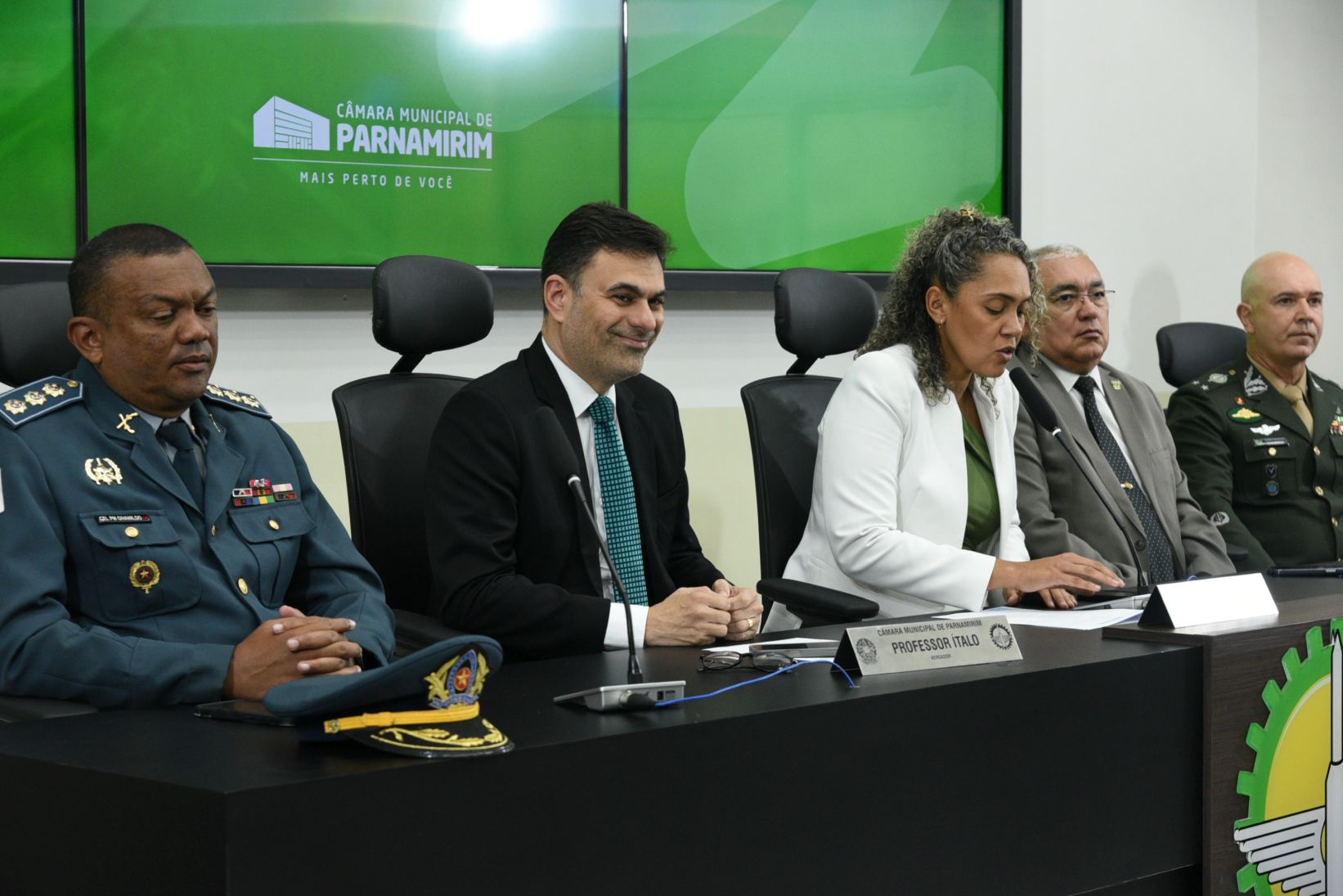 Câmara de Parnamirim entregou Comenda Duque de Caxias em sessão solene
