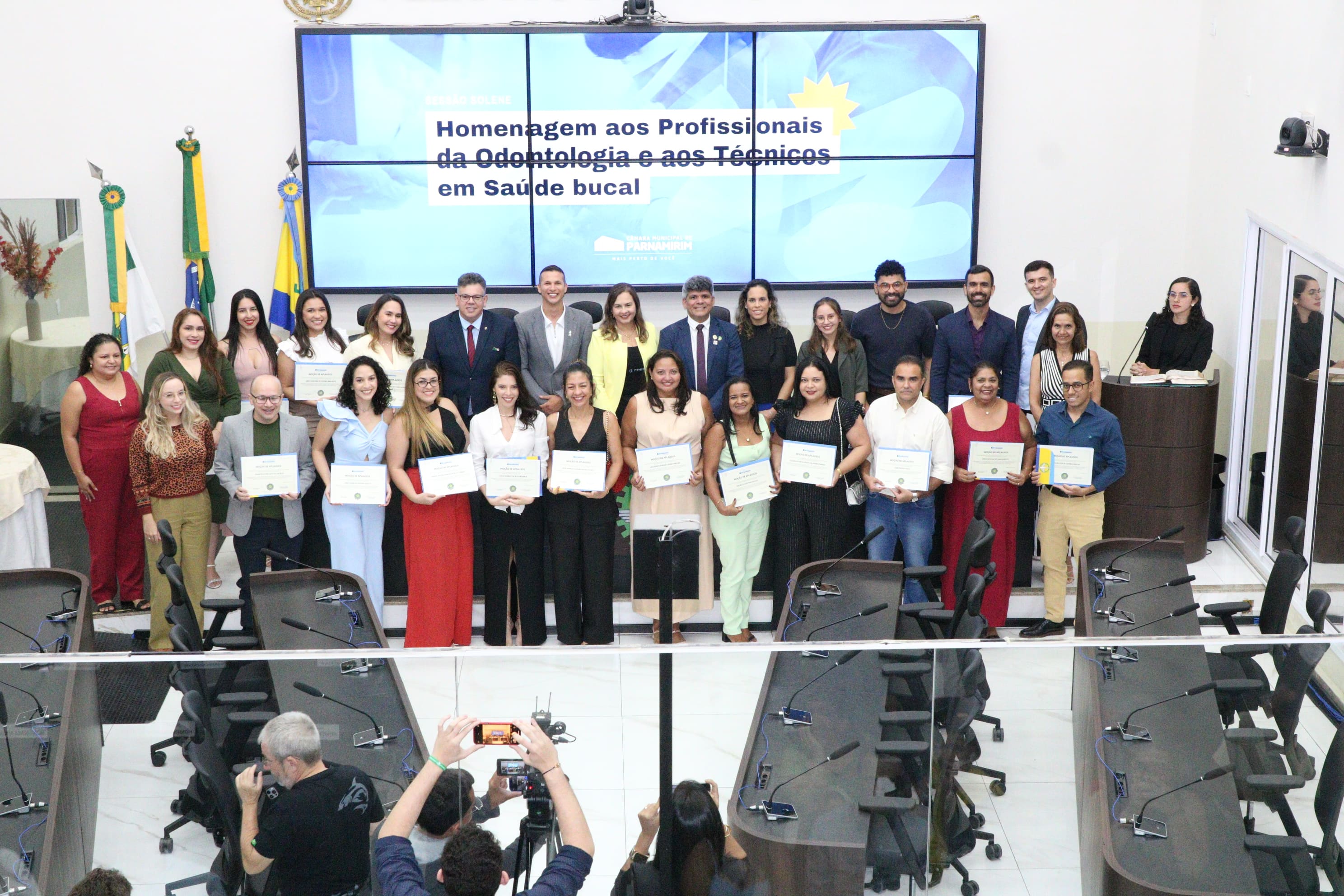 Profissionais da odontologia foram homenageados em sessão solene na Câmara