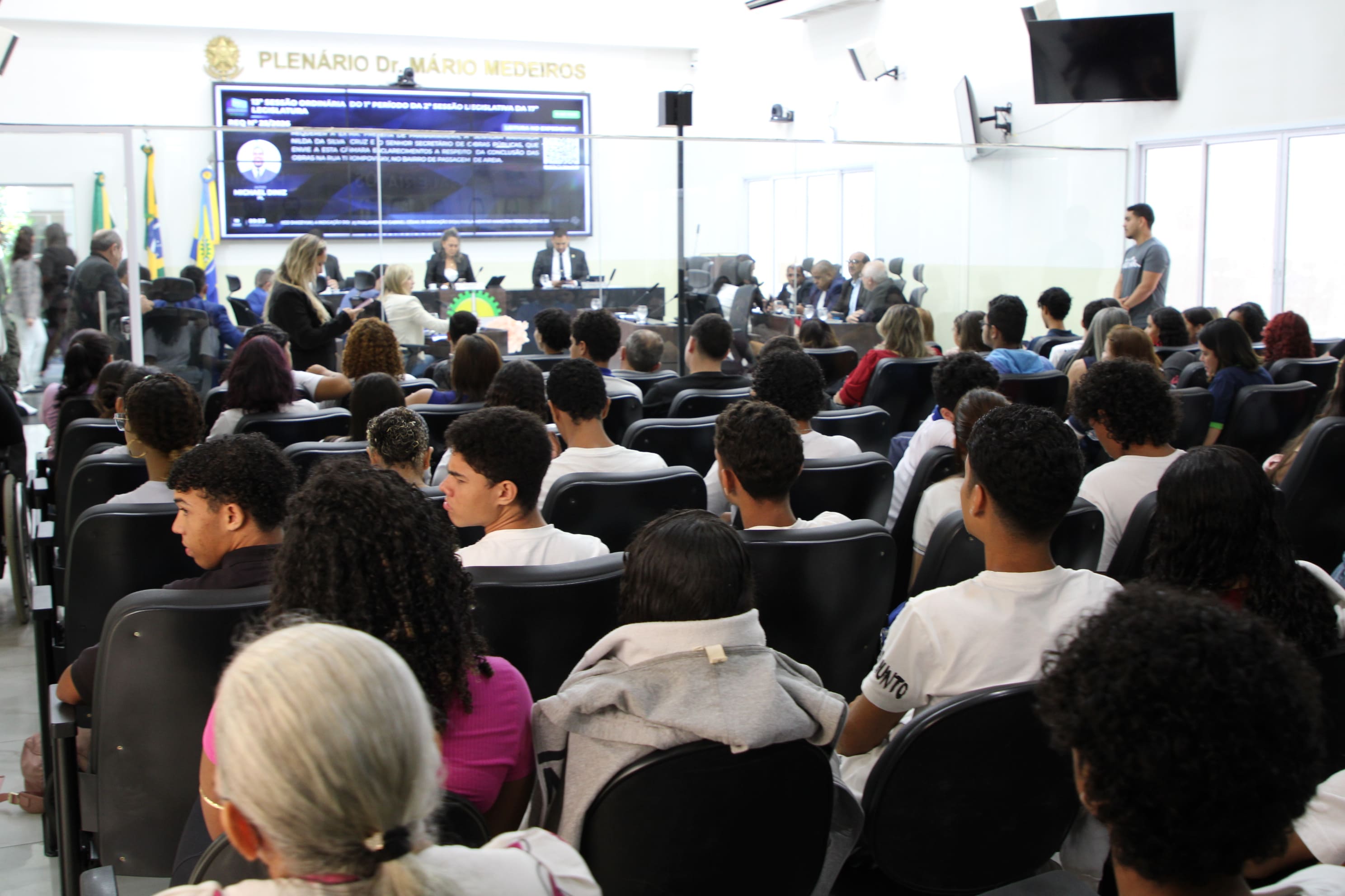 Estudantes da rede pública participam de Oficina do Parlamento Jovem