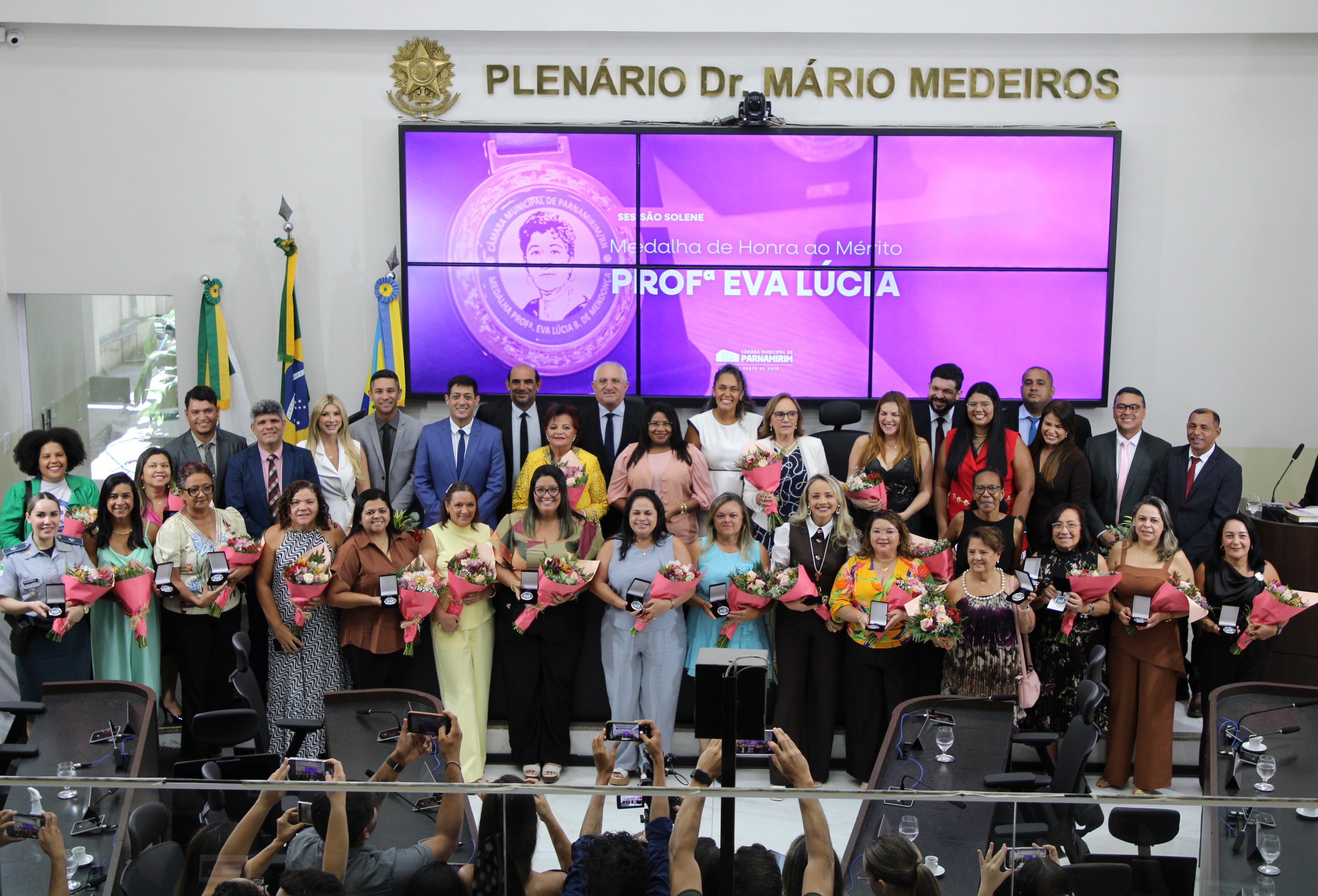 Câmara de Parnamirim entrega Comenda Eva Lúcia a 21 parnamirinenses