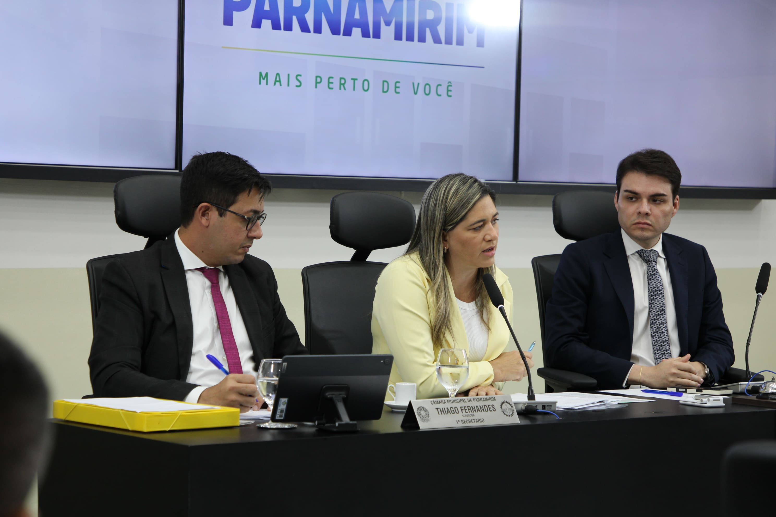 Vereadores da Comissão Permanente de Educação da Câmara de Parnamirim convidam secretária para esclarecimentos