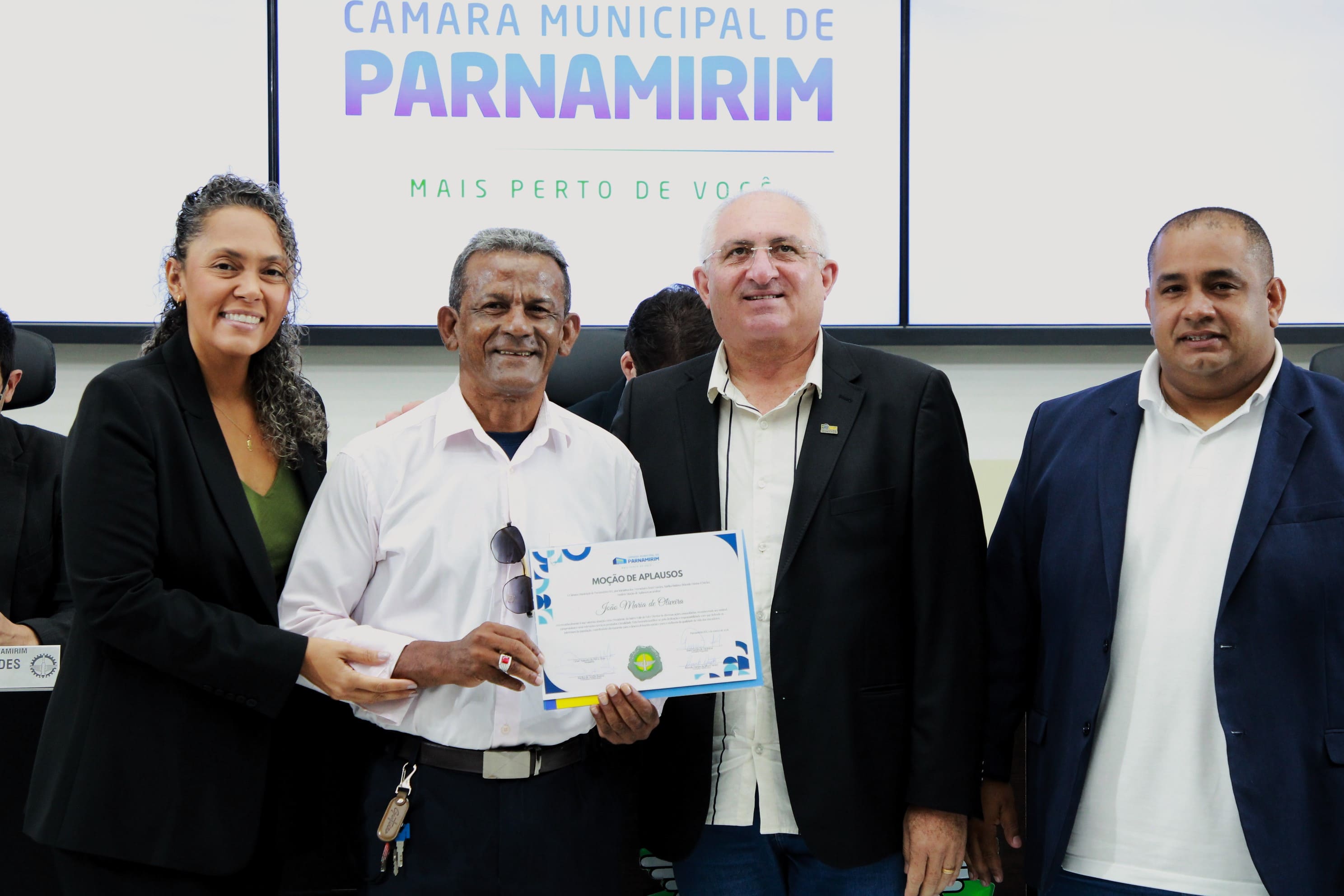 Câmara de Parnamirim concede Moção de Aplausos a presidente de conselho comunitário
