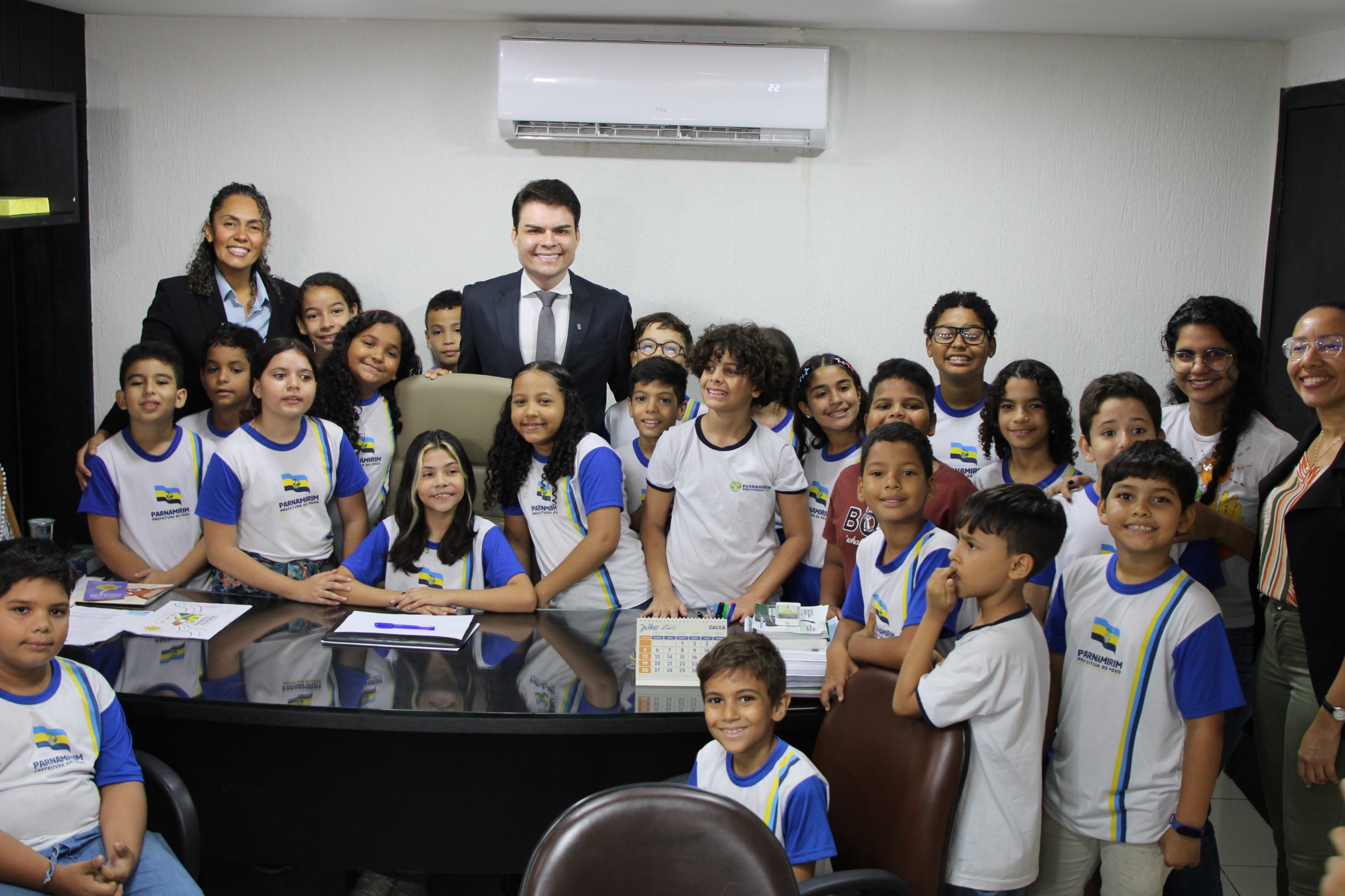 Câmara Municipal de Parnamirim recebe visita de alunos da Escola Ivanira Paisinho
