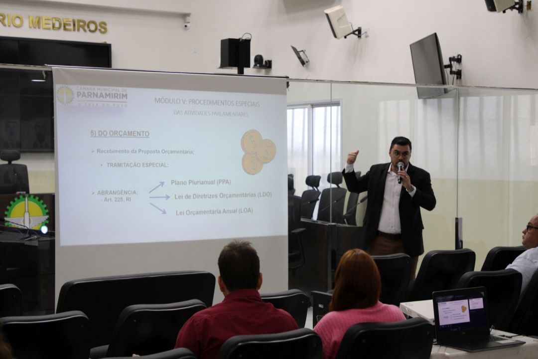 30/01/2025 - Curso sobre o regimento interno da Câmara - 2º dia - Foto 13
