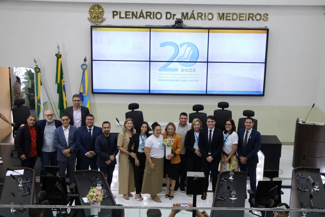 14/04/2025 - Sessão solene - 20 anos da Escola do Legislativo - Foto 4