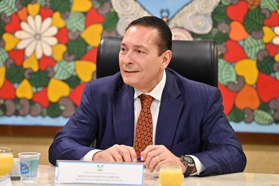 09/07/2025 - Entrega de Título de Cidadão Parnamirinense ao deputado Ezequiel Ferreira - Foto 4