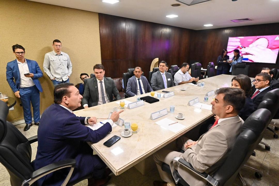 09/07/2025 - Entrega de Título de Cidadão Parnamirinense ao deputado Ezequiel Ferreira - Foto 9