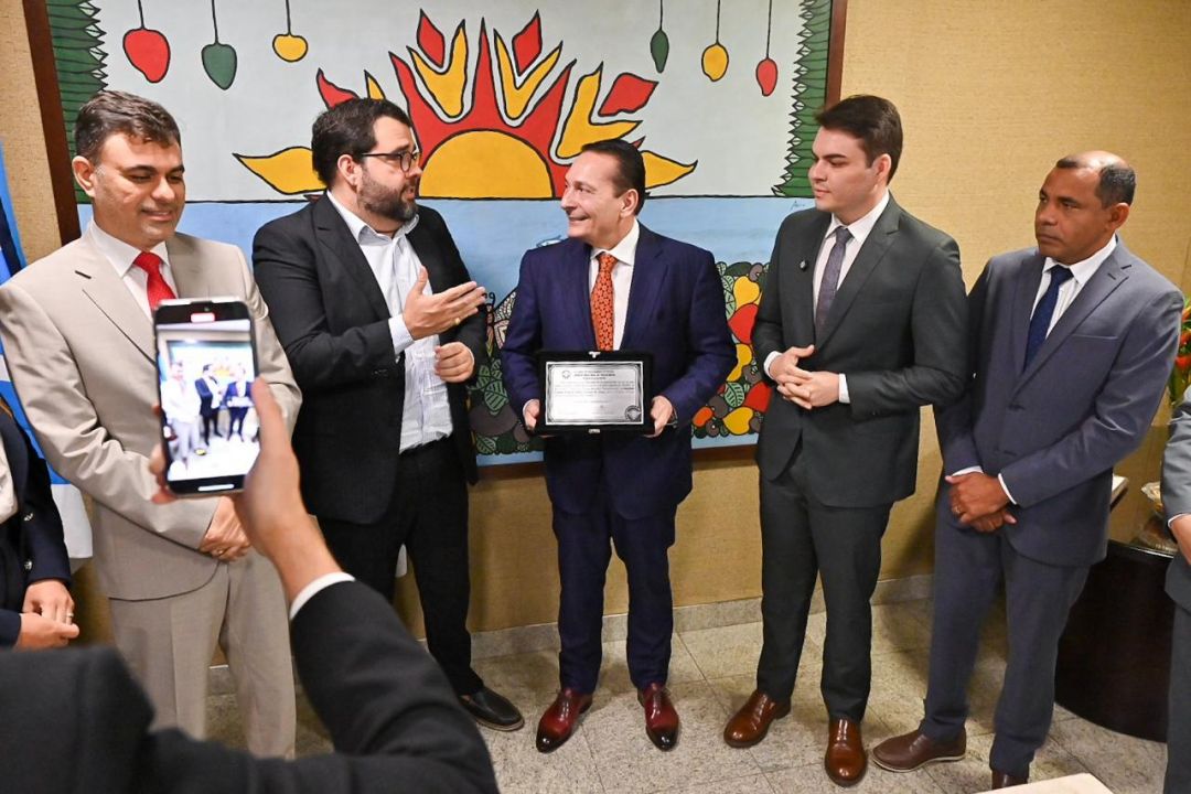 09/07/2025 - Entrega de Título de Cidadão Parnamirinense ao deputado Ezequiel Ferreira - Foto 21