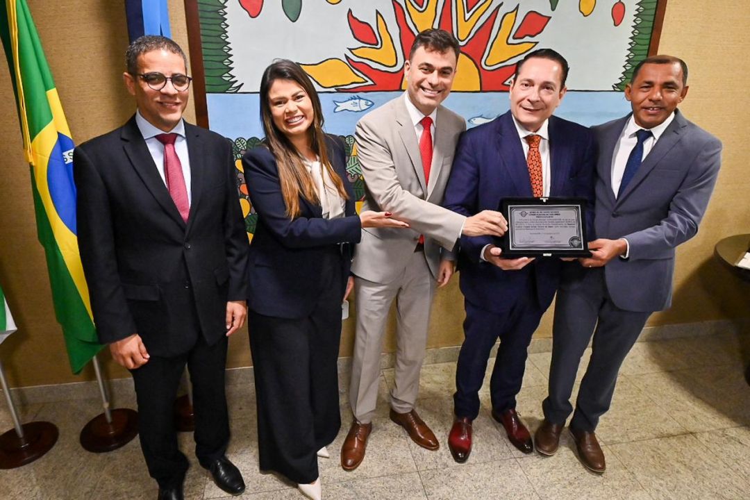 09/07/2025 - Entrega de Título de Cidadão Parnamirinense ao deputado Ezequiel Ferreira - Foto 25