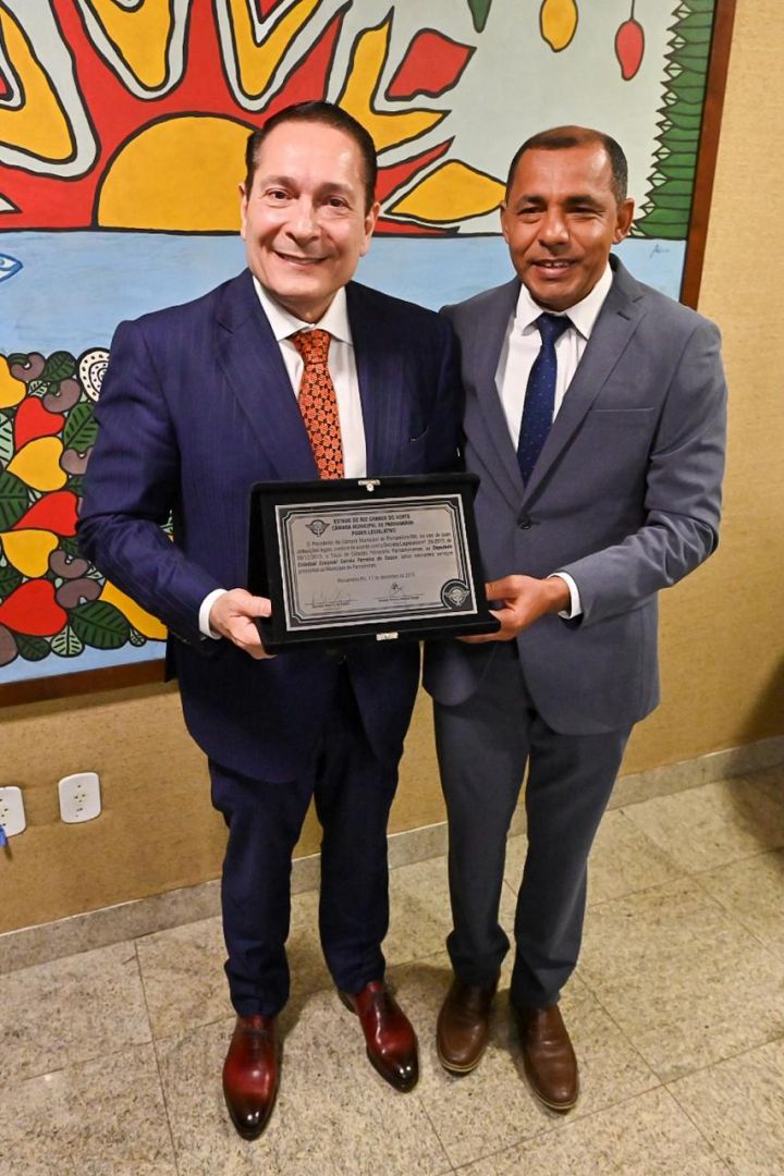 09/07/2025 - Entrega de Título de Cidadão Parnamirinense ao deputado Ezequiel Ferreira - Foto 27