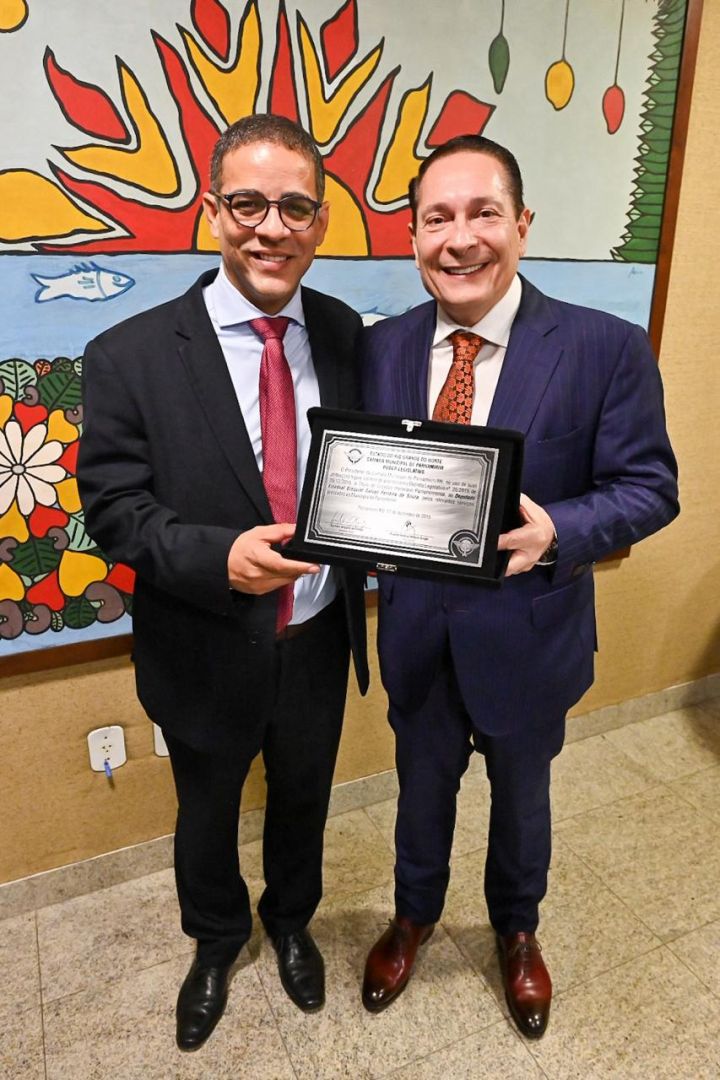 09/07/2025 - Entrega de Título de Cidadão Parnamirinense ao deputado Ezequiel Ferreira - Foto 32