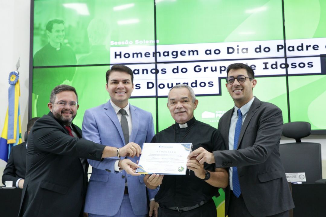 29.08.2025 | Sessão solene em homenagem ao Dia do Padre (04/08) - Foto 17