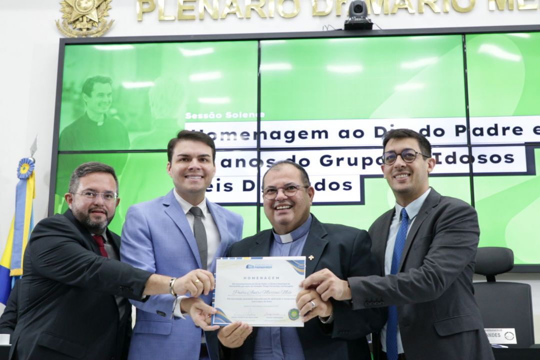 29.08.2025 | Sessão solene em homenagem ao Dia do Padre (04/08) - Foto 18