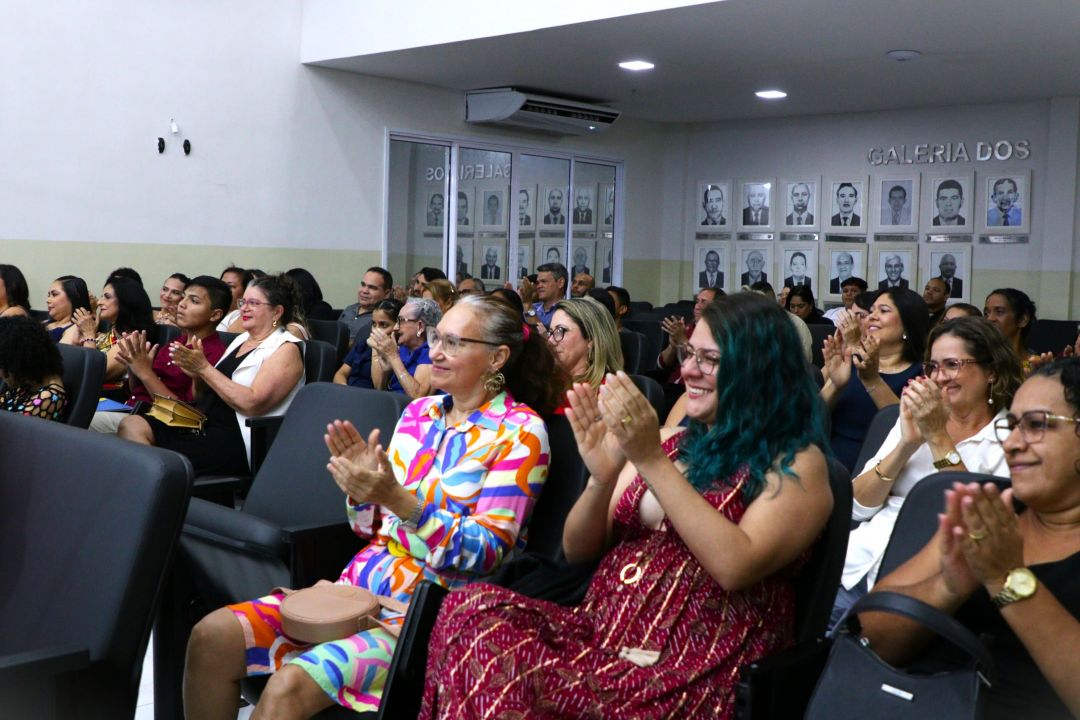 05.09.2025 | Sessão solene 60 anos da escola Maria Cristina - Foto 25