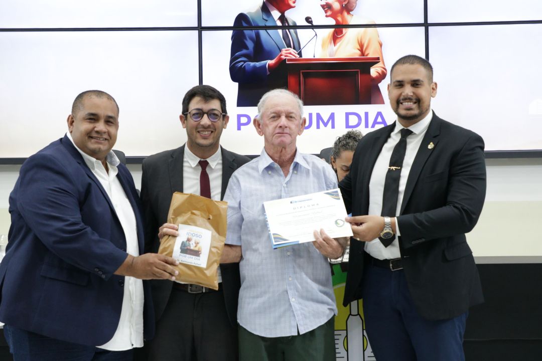 28.09.2025 | Sessão solene Vereador Idoso Por Um Dia - Foto 11