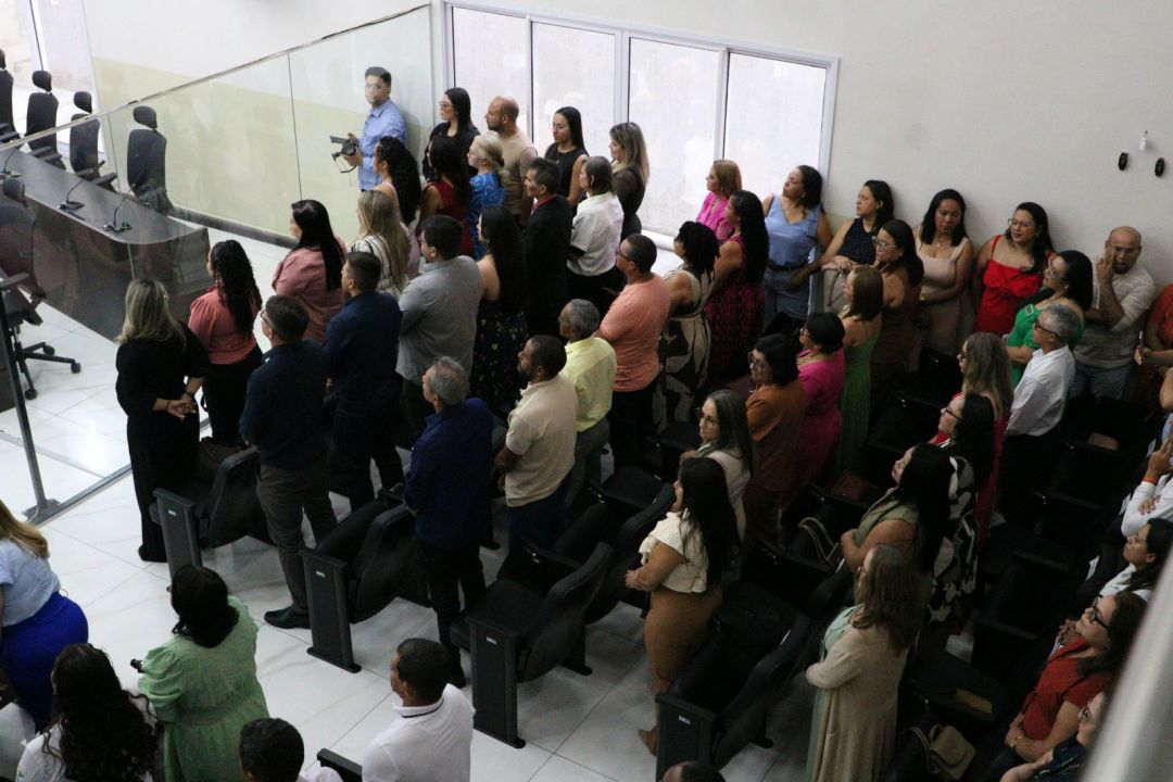 10.10.2025 | Sessão Solene - Comenda Julieta Azevedo e Tiago Ponciano - Foto 10