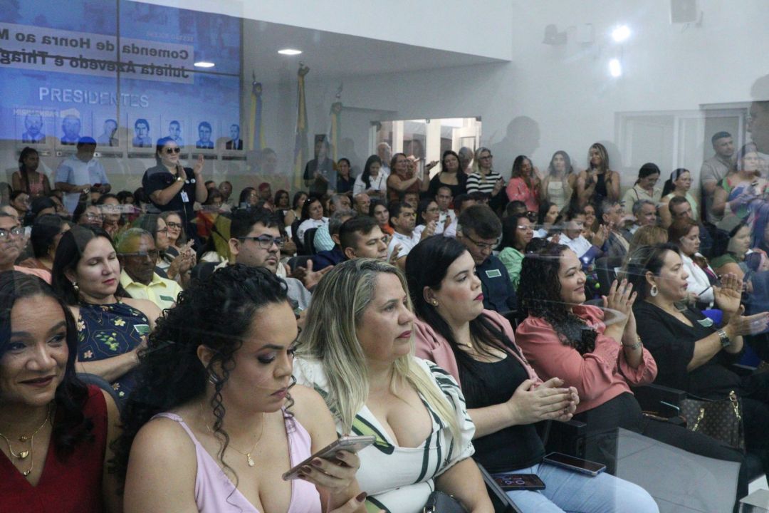 10.10.2025 | Sessão Solene - Comenda Julieta Azevedo e Tiago Ponciano - Foto 13