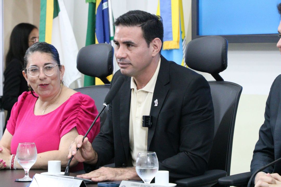 10.10.2025 | Sessão Solene - Comenda Julieta Azevedo e Tiago Ponciano - Foto 14