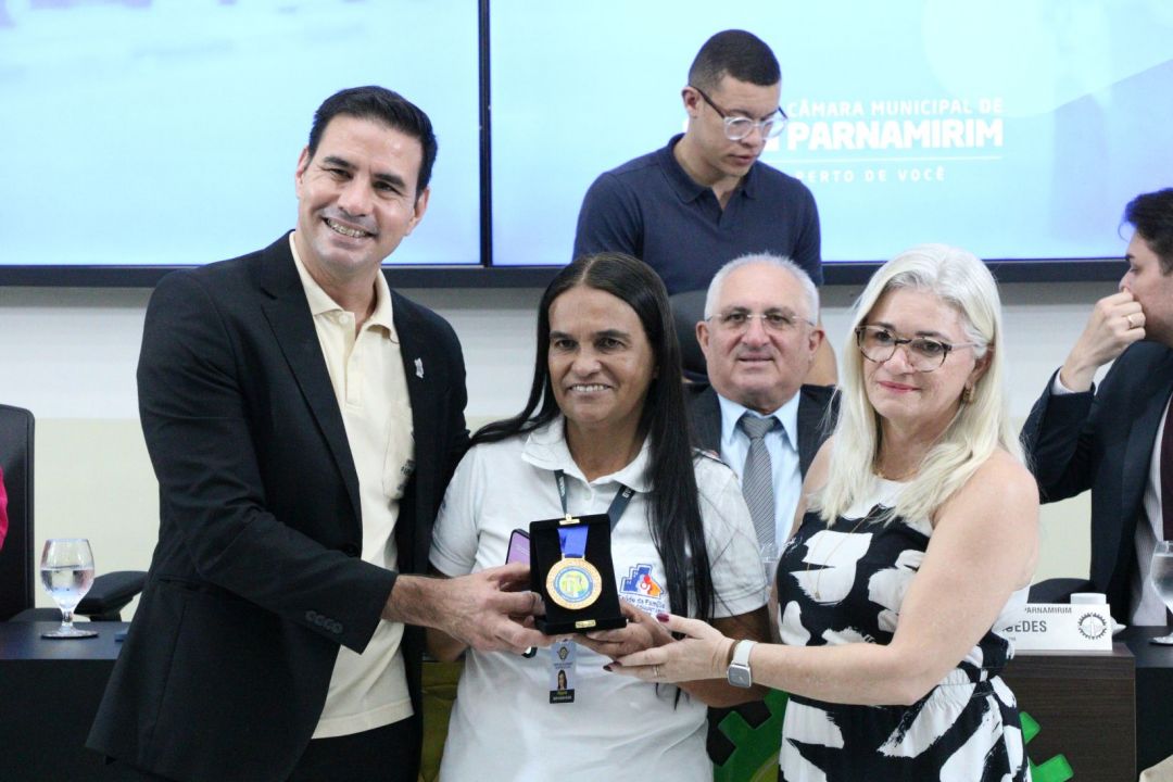 10.10.2025 | Sessão Solene - Comenda Julieta Azevedo e Tiago Ponciano - Foto 66