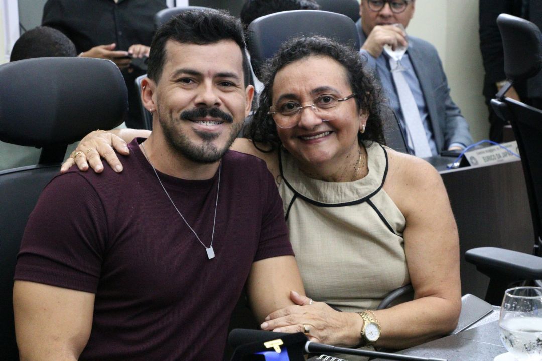 10.10.2025 | Sessão Solene - Comenda Julieta Azevedo e Tiago Ponciano - Foto 81