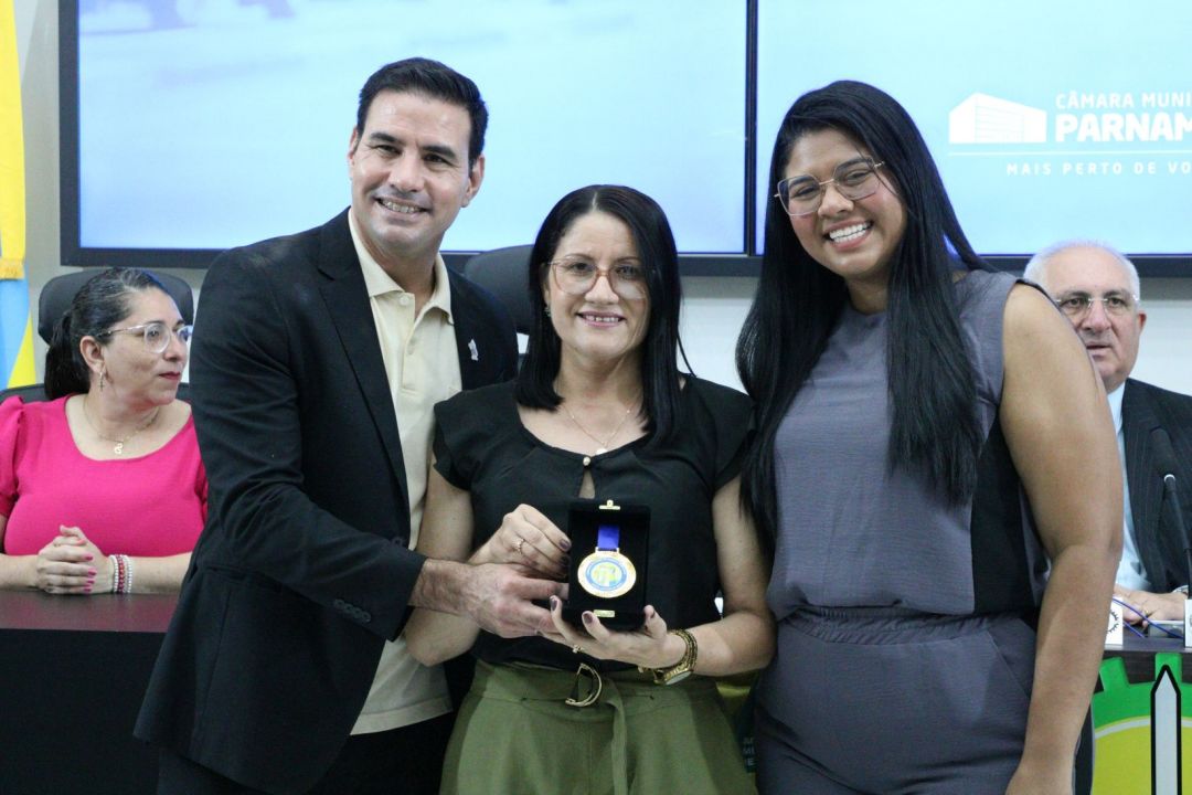 10.10.2025 | Sessão Solene - Comenda Julieta Azevedo e Tiago Ponciano - Foto 101