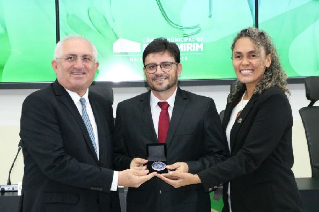 22.10.2025 | Sessão solene comenda Dr. Marcondes Luiz - Foto 4