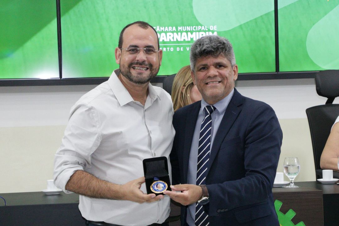 02.12.2025 | Sessão Solene: Comenda Lenice Cardoso Neves - Foto 12
